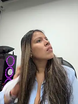 EMILIIA RICHTER   online show from 03/29/26, 12:05