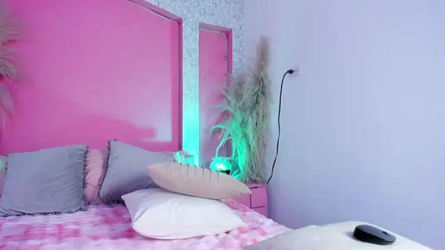 Peytonn Monroe online show from 02/07/26, 07:50