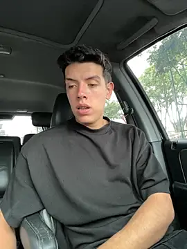 Snapshot of mattebret11 chatting on 09/28/25, 05:18 mattebret11 online show from 09/28/25, 05:18