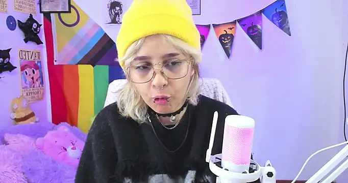 NekoWaifu online show from 10/25/25, 01:18