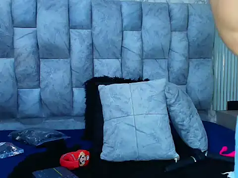 sofiagutierrez   online show from 09/28/25, 01:55