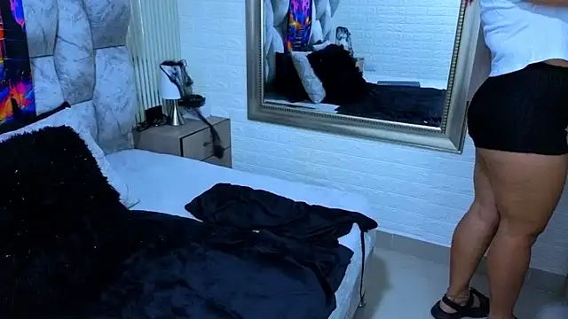 sofiagutierrez   online show from 10/19/25, 03:29