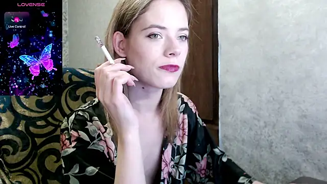 Snapshot of Kate__Loves chatting on 11/18/25, 07:18 Kate Loves online show from 11/18/25, 07:18