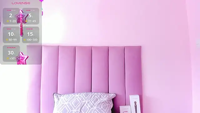 HoollyHendrix online show from 09/26/25, 07:40