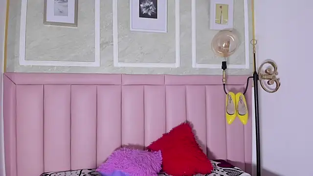 HoollyHendrix online show from 01/07/26, 08:55