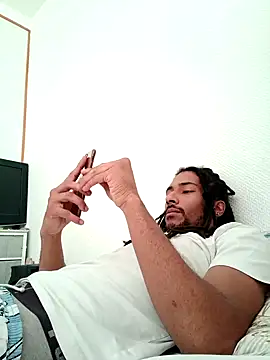 Snapshot of Mikaaa97 chatting on 10/05/25, 12:25 Mikaaa97 online show from 10/05/25, 12:25