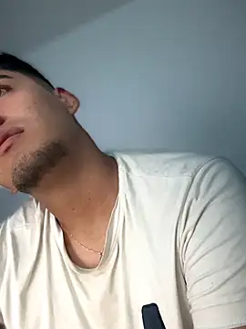 Snapshot of tomy_hot20 chatting on 11/16/25, 02:06 tomy hot20 online show from 11/16/25, 02:06