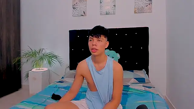 Snapshot of Zacktorres_ chatting on 10/04/25, 06:17 Zacktorres online show from 10/04/25, 06:17