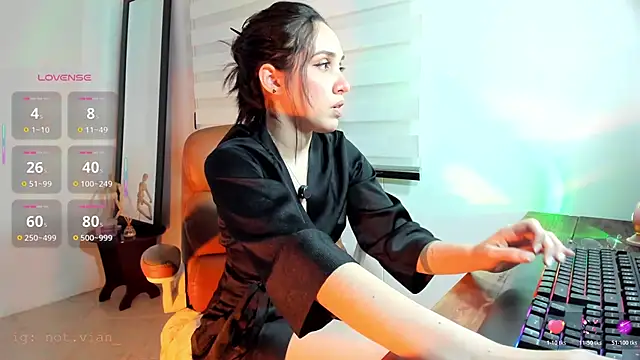 Snapshot of SarahCastillo_ chatting on 05/25/26, 02:17 SarahCastillo online show from 05/25/26, 02:17