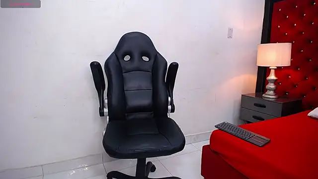 SkylerBigxxx online show from 09/26/25, 04:16