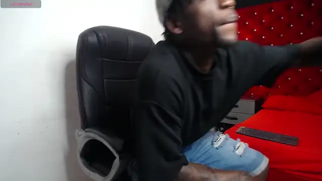 SkylerBigxxx online show from 10/31/25, 03:51