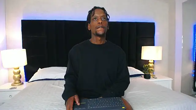 Snapshot of SkylerBigxxx chatting on 06/18/26, 09:14 SkylerBigxxx online show from 06/18/26, 09:14