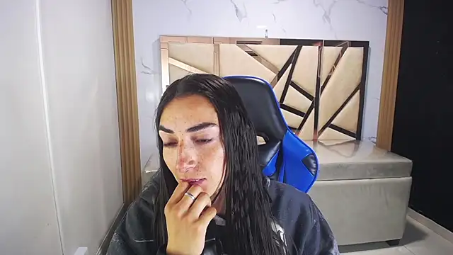 Maily a  online show from 01/08/26, 02:58