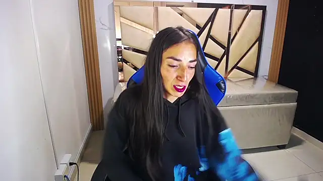 Maily a  online show from 01/11/26, 03:00