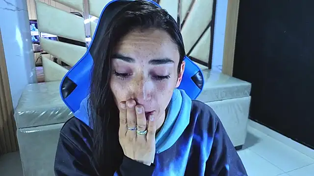 Maily a  online show from 04/10/26, 03:01