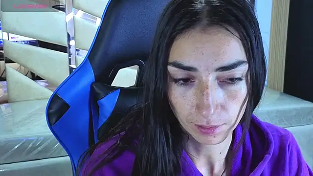 Maily a  online show from 04/12/26, 03:11