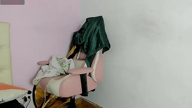 Yuni kim online show from 11/24/25, 03:45