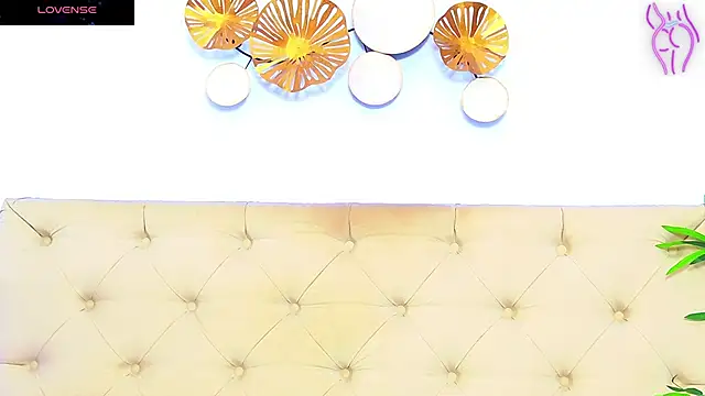 CoraVex online show from 09/30/25, 04:28