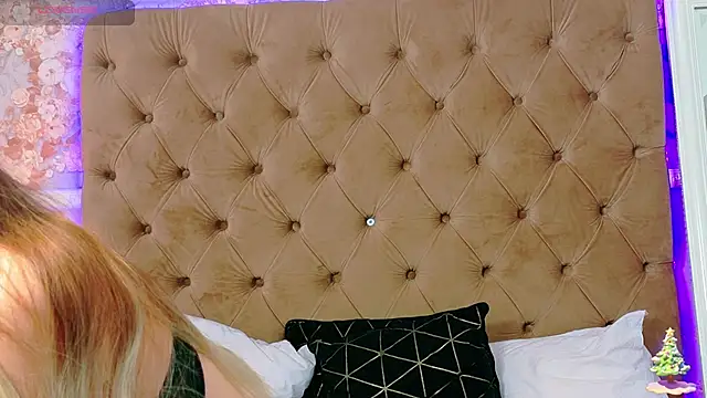 CoraVex online show from 12/18/25, 05:13