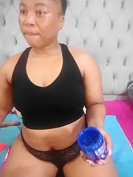 Snapshot of massive_booty25 chatting on 11/24/25, 04:07 massive booty25 online show from 11/24/25, 04:07