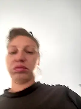 Cristalmegan online show from 10/06/25, 08:01