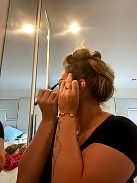 Cristalmegan online show from 10/09/25, 10:46