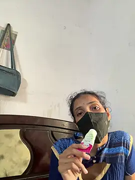 sweetreddy-02 online show from 10/14/25, 07:53