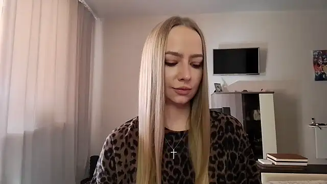 Snapshot of MissOyee chatting on 09/17/25, 12:07 MissOyee online show from 09/17/25, 12:07