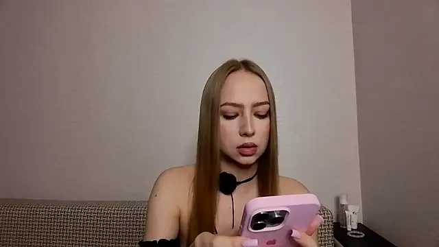 Snapshot of MissOyee chatting on 09/20/25, 05:14 MissOyee online show from 09/20/25, 05:14