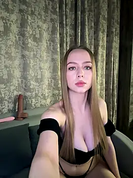 Snapshot of MissOyee chatting on 10/31/25, 06:09 MissOyee online show from 10/31/25, 06:09