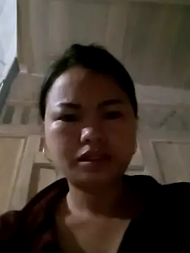 emly-xinh18 online show from 09/30/25, 10:42