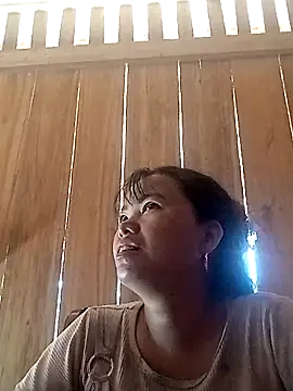 emly-xinh18 online show from 10/19/25, 08:15