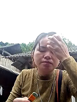 emly-xinh18 online show from 11/19/25, 02:55