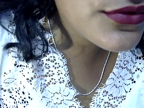 Snapshot of SURBHI_98 chatting on 09/24/25, 09:12 SURBHI 98 online show from 09/24/25, 09:12