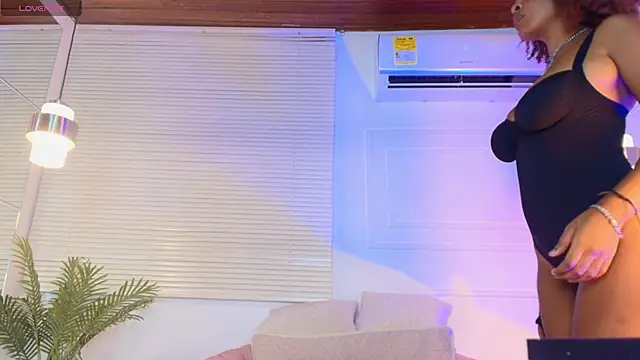 alessia moon1 online show from 11/21/25, 12:48