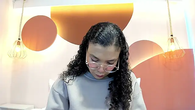 Snapshot of SweetStarr_ chatting on 09/23/25, 12:41 SweetStarr online show from 09/23/25, 12:41