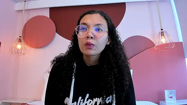 Snapshot of SweetStarr_ chatting on 09/25/25, 01:15 SweetStarr online show from 09/25/25, 01:15