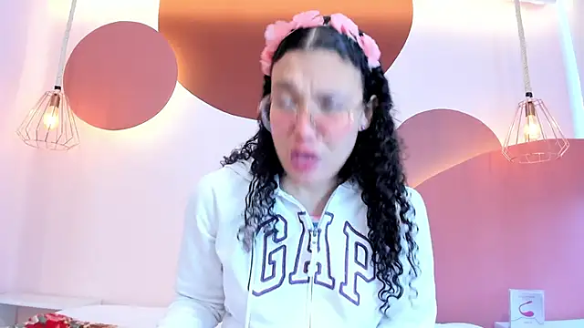 Snapshot of SweetStarr_ chatting on 09/29/25, 12:54 SweetStarr online show from 09/29/25, 12:54