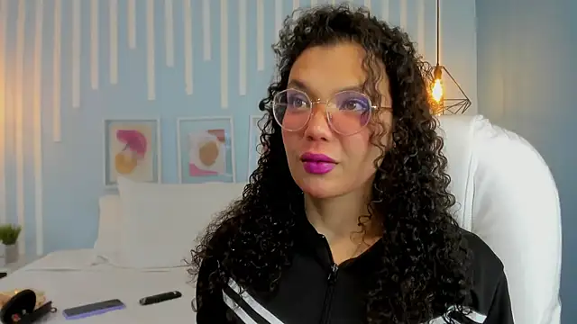 Snapshot of SweetStarr_ chatting on 10/02/25, 01:07 SweetStarr online show from 10/02/25, 01:07