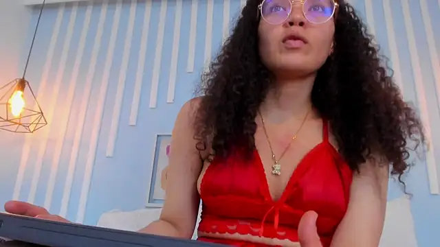 Snapshot of SweetStarr_ chatting on 10/03/25, 08:17 SweetStarr online show from 10/03/25, 08:17