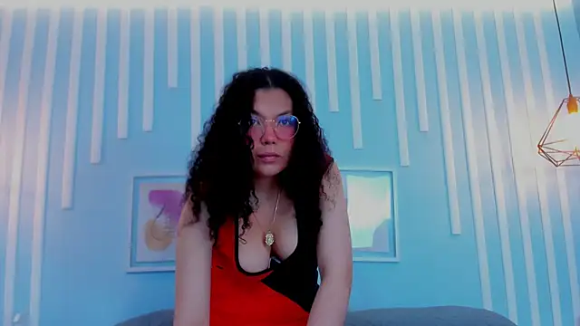 Snapshot of SweetStarr_ chatting on 10/14/25, 12:50 SweetStarr online show from 10/14/25, 12:50