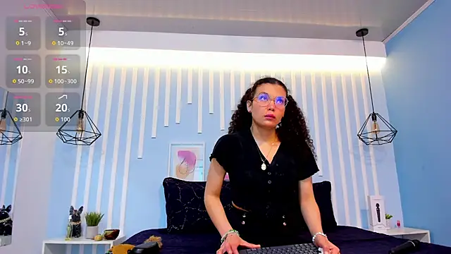 Snapshot of SweetStarr_ chatting on 10/30/25, 12:17 SweetStarr online show from 10/30/25, 12:17