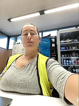 bichota85 online show from 10/08/25, 09:40