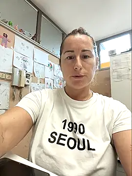 bichota85 online show from 10/14/25, 11:00