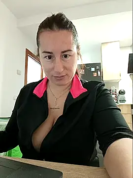 bichota85 online show from 11/28/25, 09:45