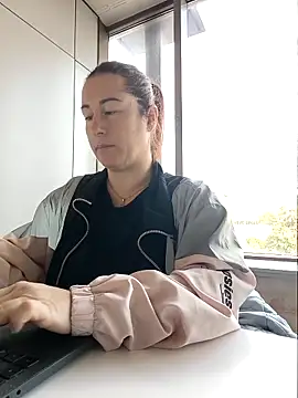 bichota85 online show from 12/03/25, 09:40