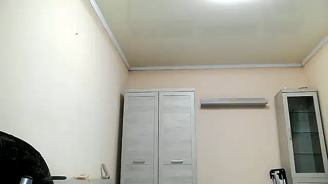 Snapshot of DominicaBanxx chatting on 12/19/25, 02:13 DominicaBanxx online show from 12/19/25, 02:13