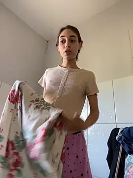 loirinhaaa online show from 09/18/25, 02:08