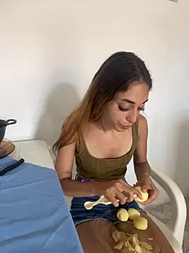 loirinhaaa online show from 10/28/25, 03:04