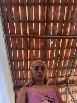 loirinhaaa online show from 04/17/26, 02:53